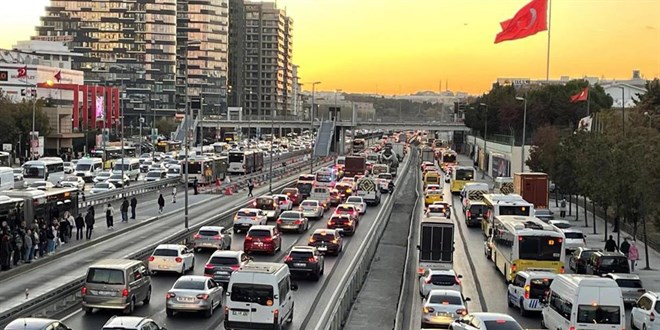 İstanbul trafiğinde ‘ara tatil’ yoğunluğu